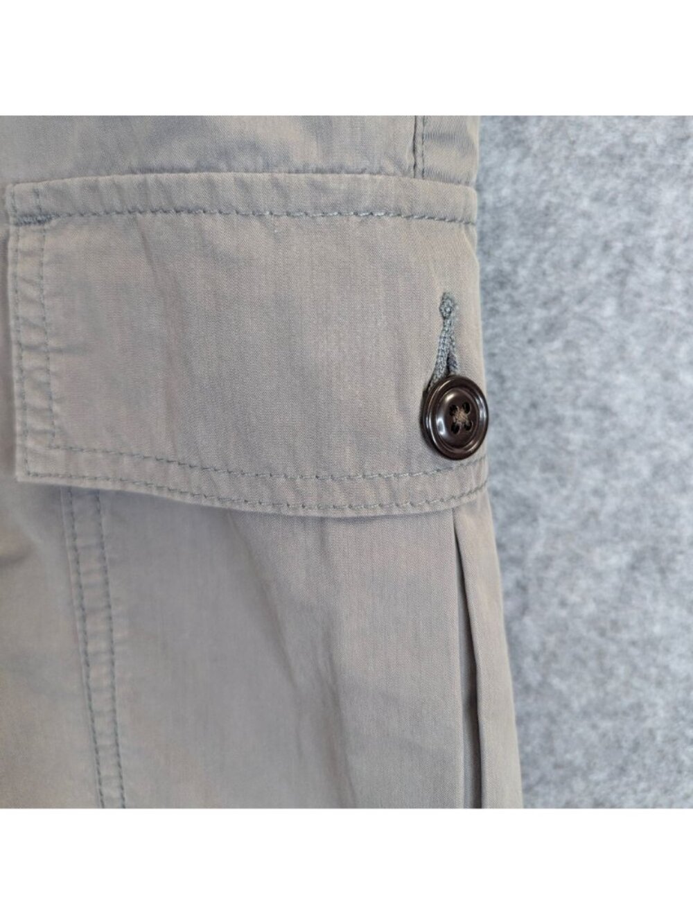 Dockers Mens Size 34 Shorts Gray w Cargo Pockets Casual Lightweight Style - Picture 3 of 8